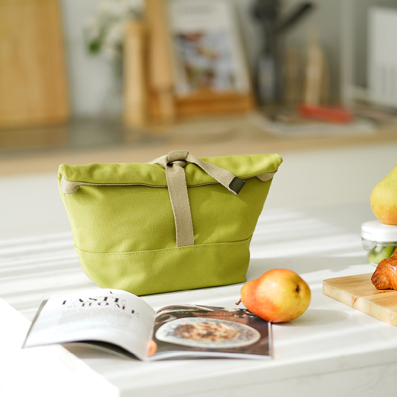A minimalist roll-top lunch box that'll convince you to DIY lunch instead  of standing in line for an expensive salad. | Bags, Diy lunch, Lunch bag